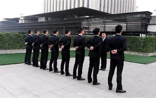 闵行区揭秘：如何选择靠谱的收债公司？老司机给你支招